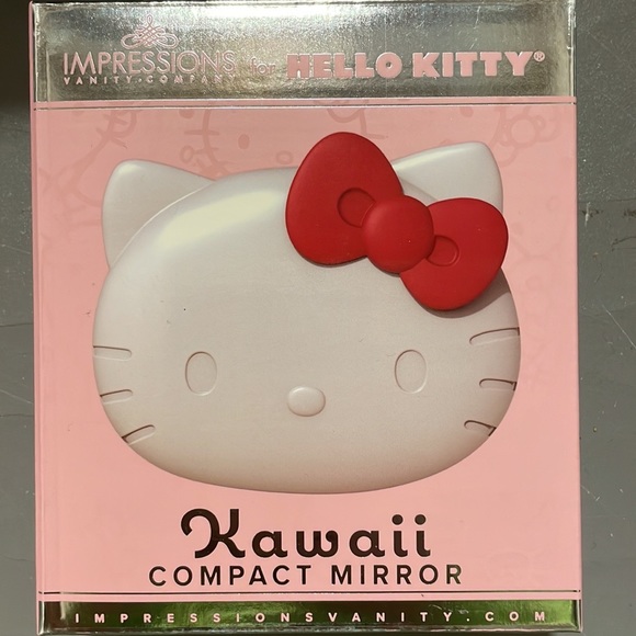 Impressions Vanity for Hello Kitty Kawaii LED Compact Mirror - Picture 5 of 6